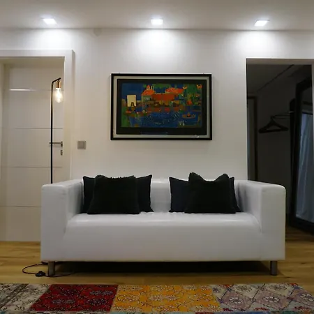 Jagd Trifft Moderne & Boutique Jardin * 애나버그임라메탈